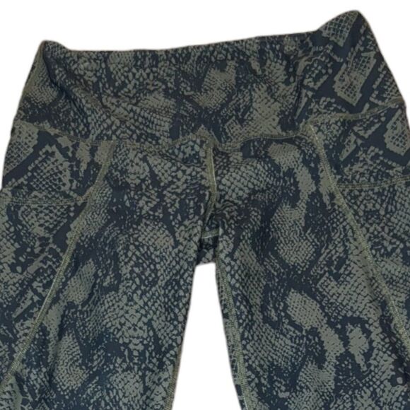 NOLI Active Green Python Snakeskin Print Cropped Yoga Leggings, Size M - Picture 5 of 8